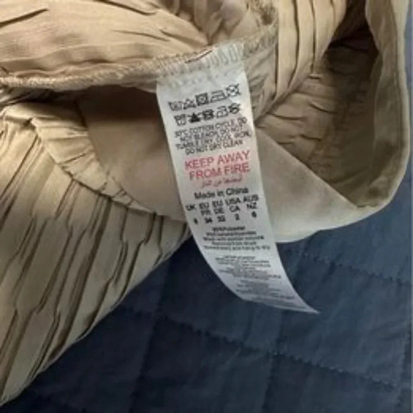 Pretty Little Thing Oatmeal shimmer Plisse Wide Leg Trousers size  2 #1033 - Picture 8 of 8